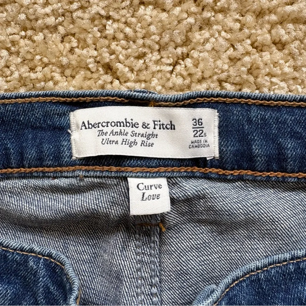 Abercrombie & Fitch The Ankle Straight Ultra High Rise Jeans 36/22S Curve Love‎
